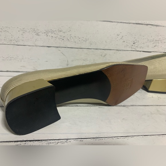Stuart Weitzman Women’s Size 8.5B Gold Metallic Pumps Made in Spain - Picture 11 of 15